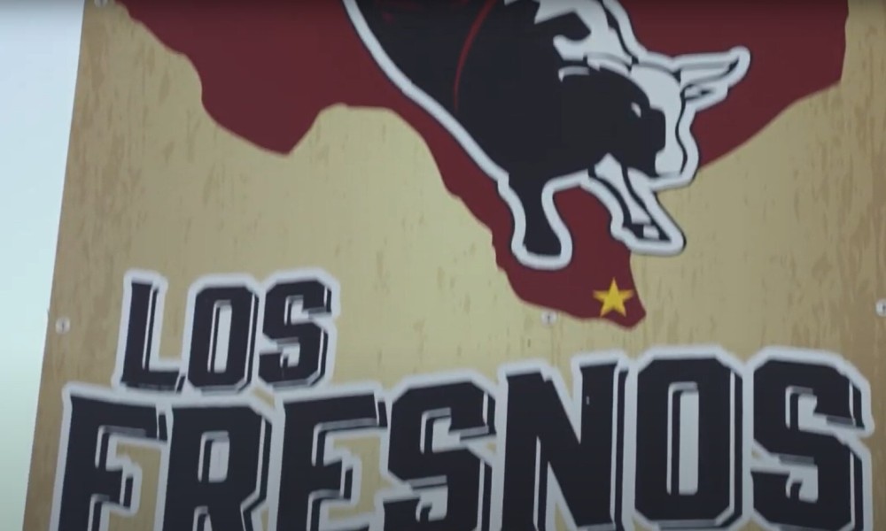 Mural on side of building reading, "Los Fresnos."