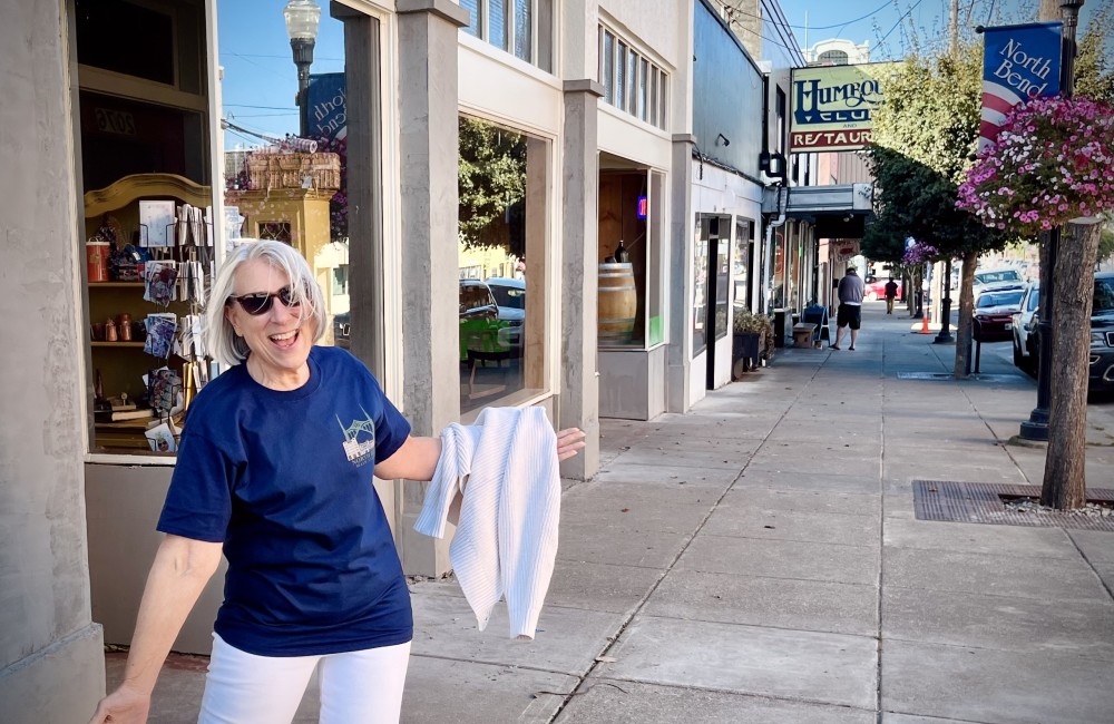 Woman posing in front of a storefront